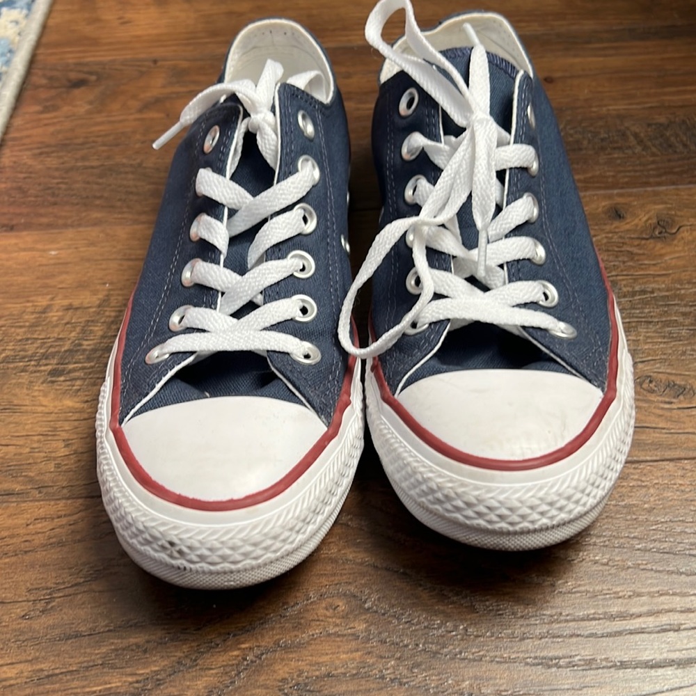 Size 8 navy blue converse